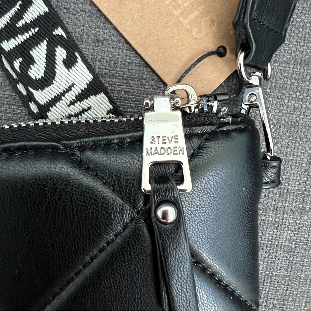NWT STEVE MADDEN QUILTED PHONE CASE WALLET ON LANYARD - Picture 3 of 7